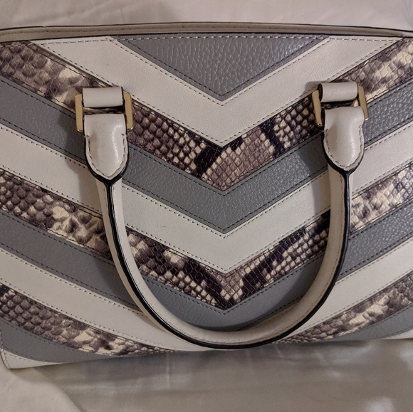 Michael Kors Leather handbag - Picture 4 of 5